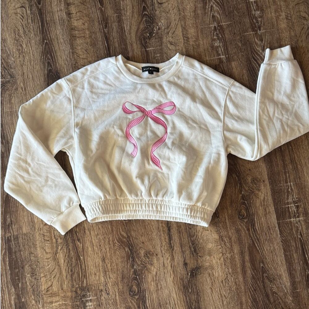 Social Scene Coquette Bow Crewneck Size Medium Cream